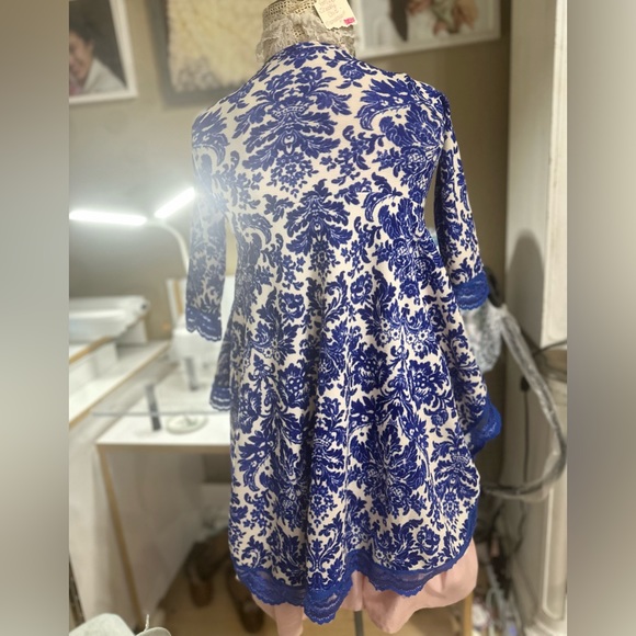 FOR SALE Girls Damask High Lo Top Size 10 - Picture 3 of 3